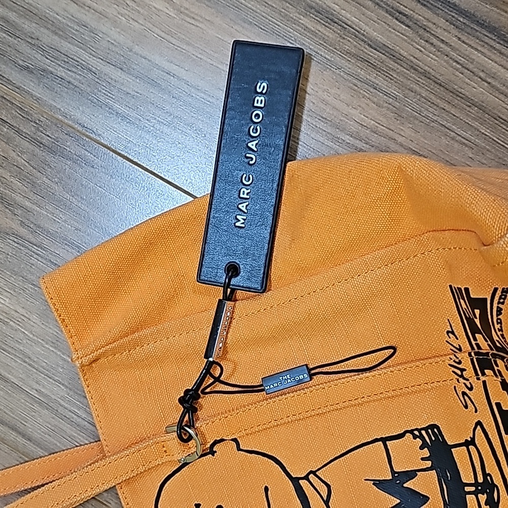🎉HOST PICK🎉MARC JACOBSx Peanuts Charlie Brown The Tag tote - Picture 12 of 13